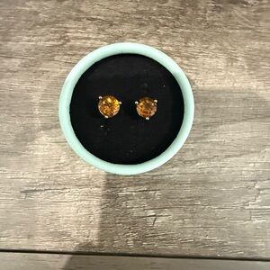 White gold/citrine stud earrings